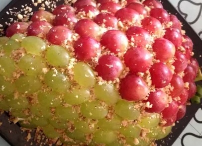 Салат с виноградом «Новогодний шарм»