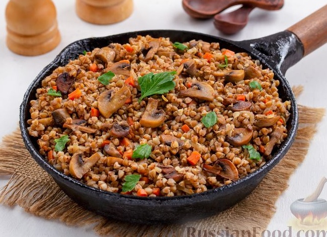 Гречка с шампиньонами на сковороде