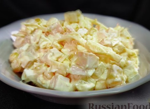 Салат с копченой курицей и ананасами «Верона»