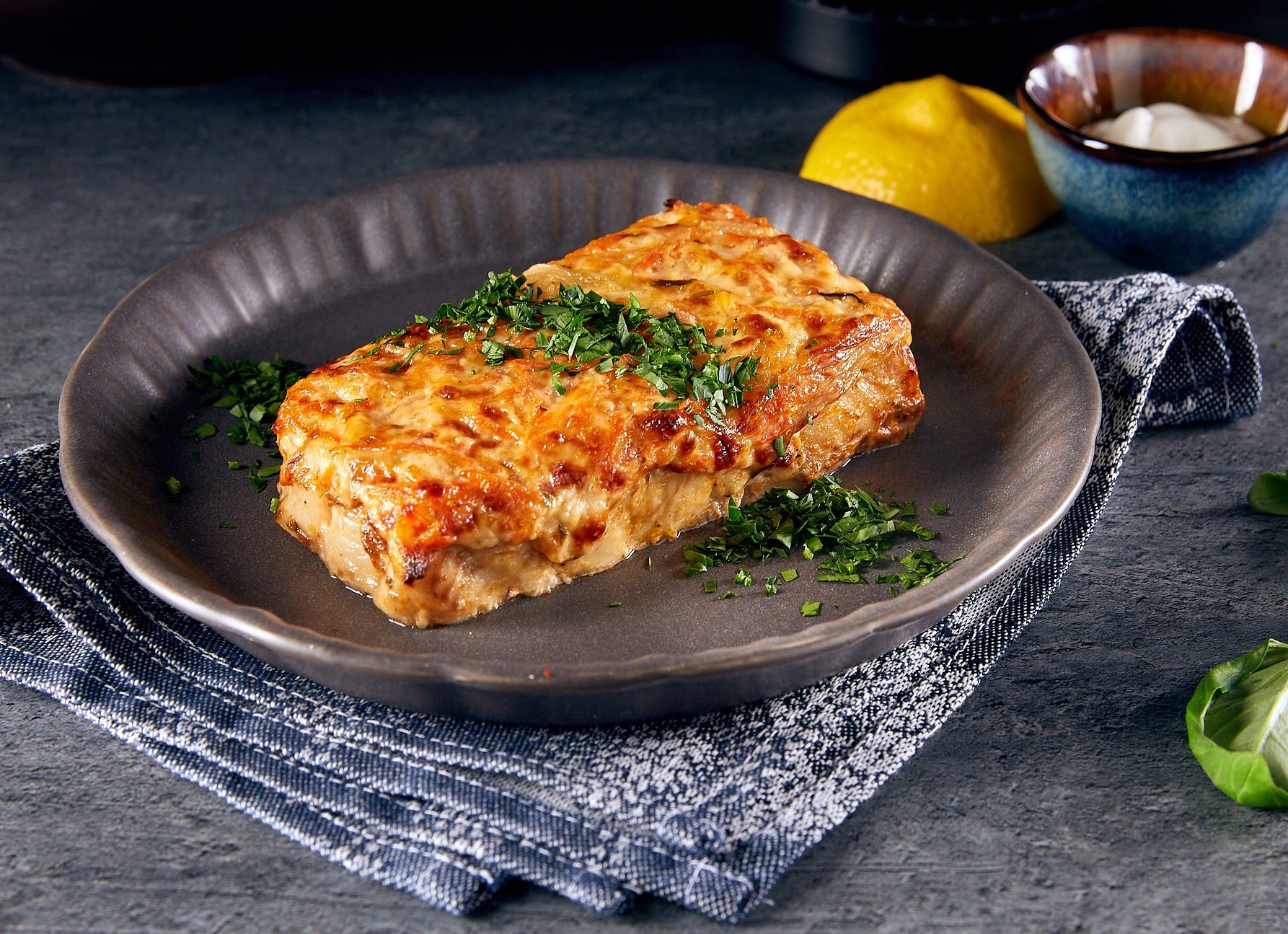 Минтай запеченный с овощами