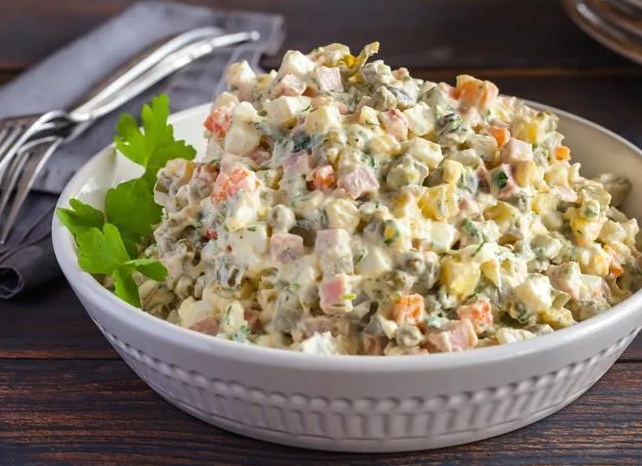 Салат «Новогодний оливье»