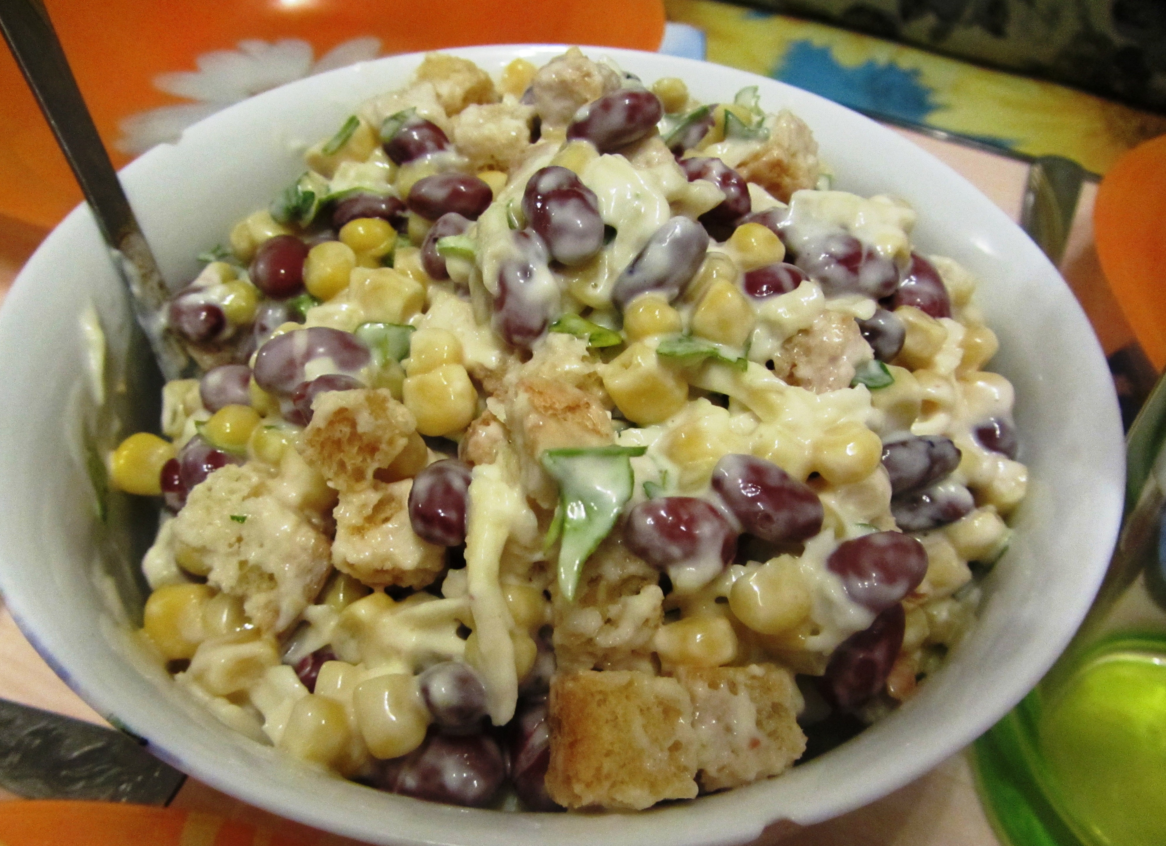 Салат с фасолью и кукурузой