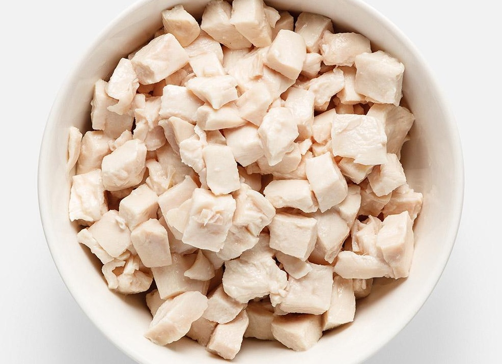 Салат с куриным филе и свежими овощами