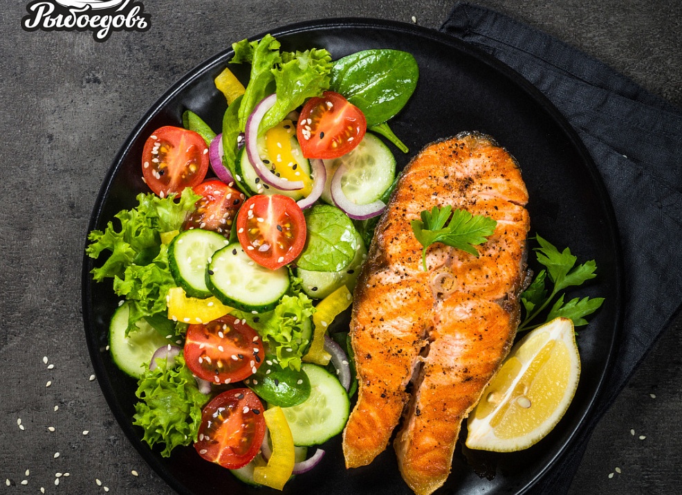 Кижуч запеченный с овощами