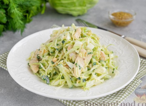 Салат из свежей капусты с курицей
