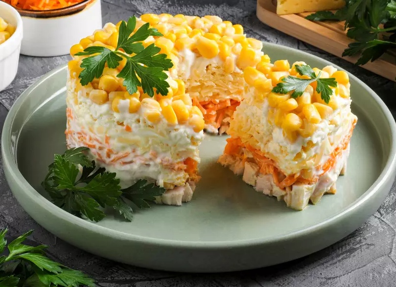 Салат с копченой курицей и корейской морковью