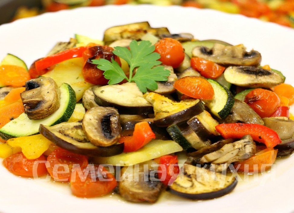 Запеченные шампиньоны с овощами