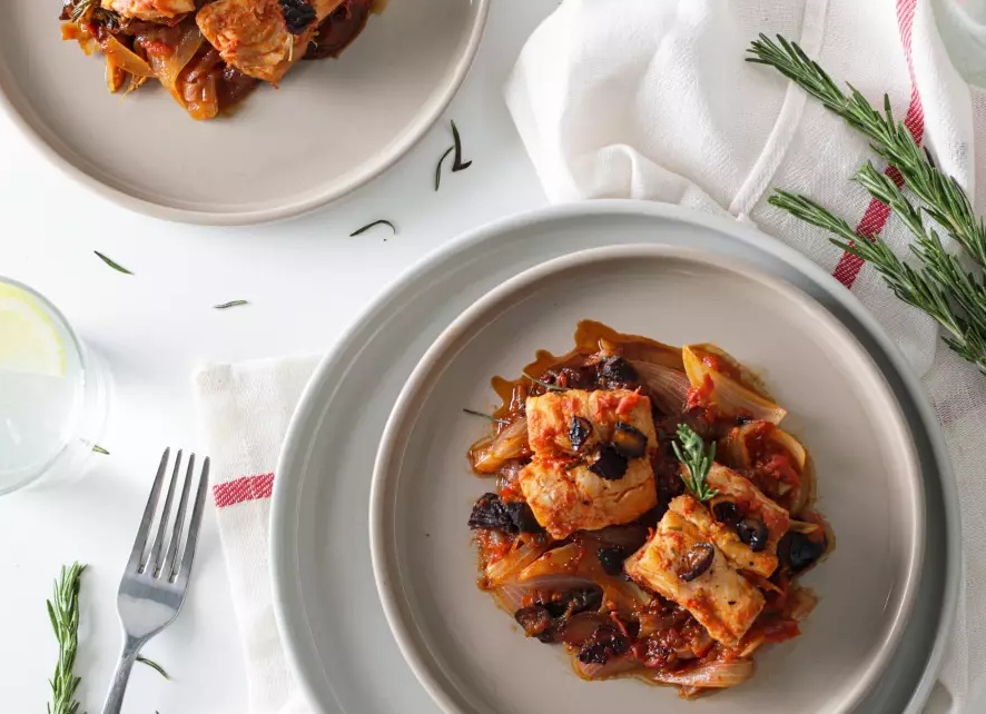 Треска томлёная в томатном соусе