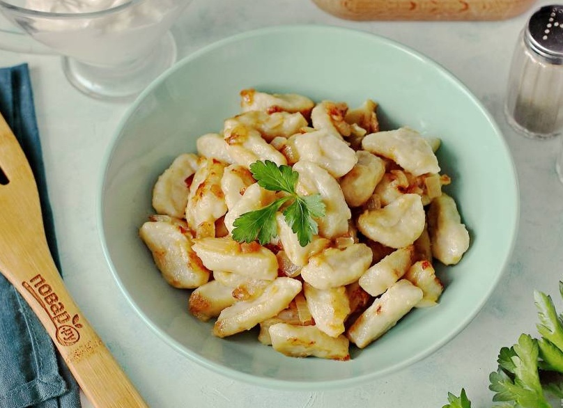 Постные галушки с луком