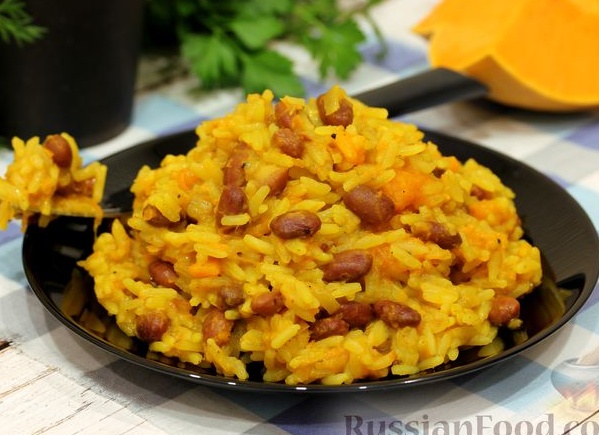 Постный плов с тыквой и фасолью