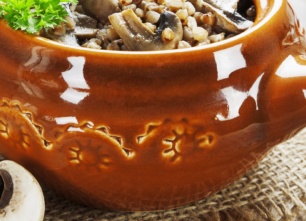 Постная гречка с грибами в горшочке